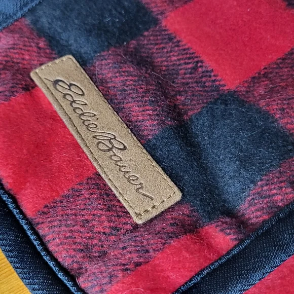 Eddie Bauer PET • - Picture 3 of 5